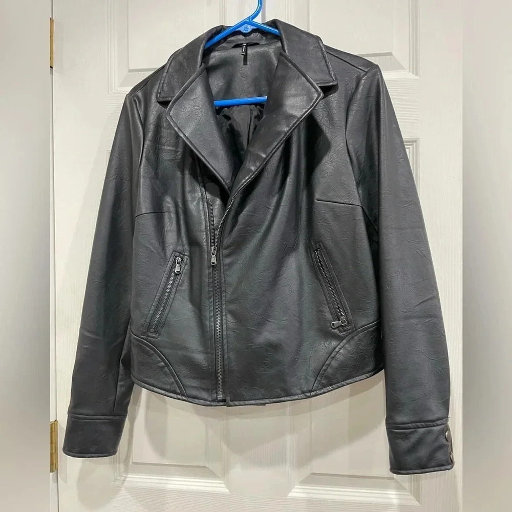 Daisy Fuentes Women’s Medium faux Leather Moto Jacket Black GUC Bikercore